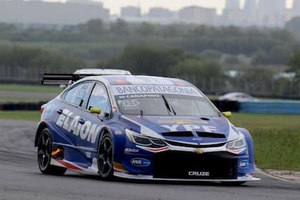 Agustín Canapino (Chevrolet Cruze) dominó desde el semáforo a la bandera a cuadros, pero el triunfo no le alcanzó para quitarle la corona a Matías Rossi (Toyota Corolla)