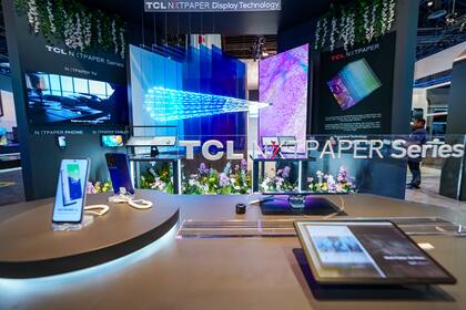 TCL presentó la nueva versión de NXTPAPER, una tecnología para pantallas de tabletas y celulares que mejora su visibilidad al aire libre, y permite que también se comporte como tinta electrónica