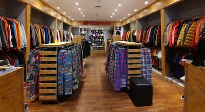 Uno de los locales de Elepants que ya no solo vende pantalones sino también otras prendas.