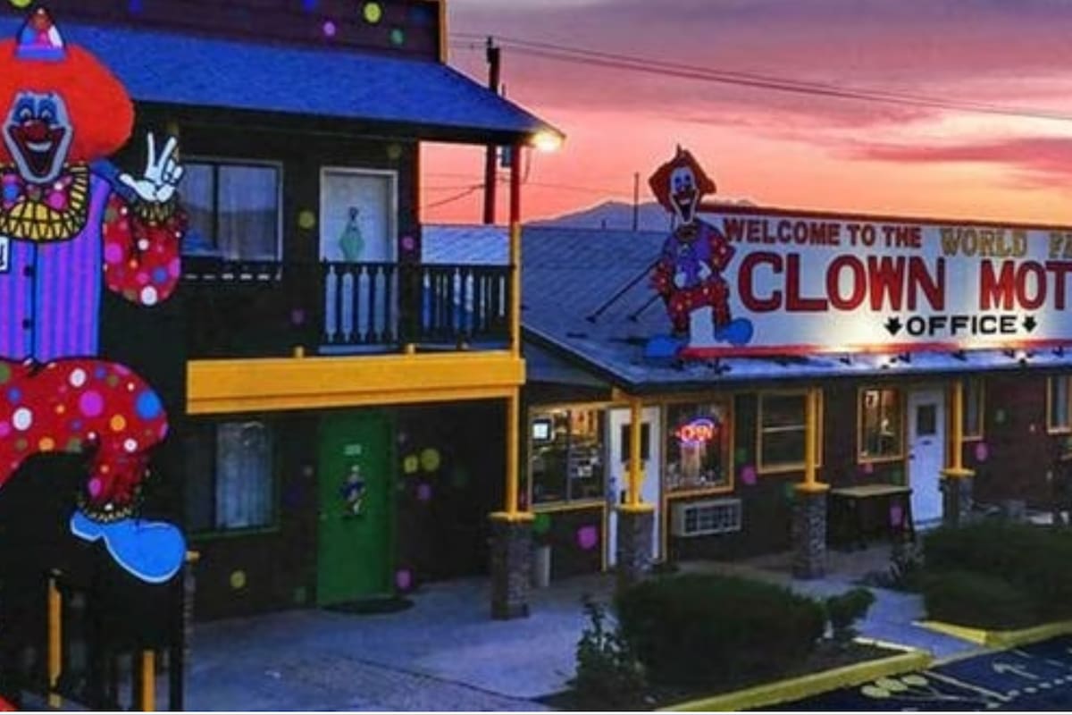 ¿Te gustaría dormir rodeado de payasos? Conocé el hotel de Estados Unidos que te ofrece esta experiencia (Foto: @heymphotography)