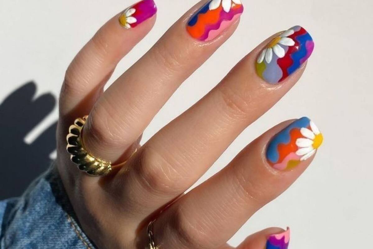 Te mostramos algunas opciones de cómo usar las uñas con flores, que serán furor.