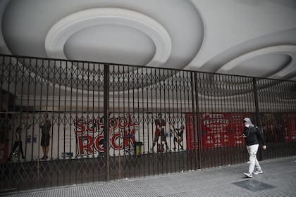 Teatro Ópera cerrado, como todas las las del país desde el 20 de marzo