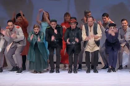 Mucho ruido y pocas nueces, en versión de Jorge Azurmendi, por Teatrix