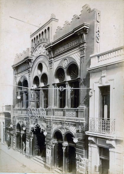 Teatro Casino. Tuvo dos versiones de distintos estilos, antes de ser demolido.
