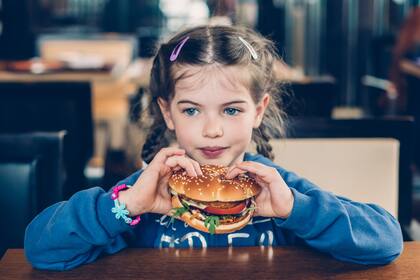 Los efectos de una mala alimentación en la infancia empiezan a evidenciarse a los 20 años, edad a la que se comenzaron a detectar problemas de salud propios de personas mayores