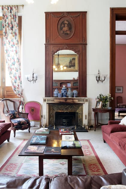Techos muy altos y muebles de época en La Oriental.