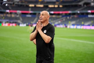 Técnico de Egipto ondeó bandera palestina tras ganar un partido del Mundial