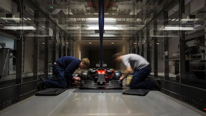 Técnicos de Williams trabajan en uno de los tantos laboratorios. Sus avances serán aplicados luego a distintas áreas
