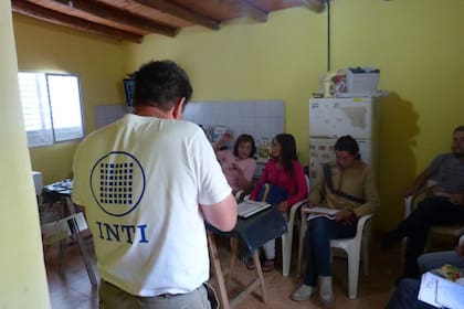 Técnicos del INTI capacitaron a campesinos de Córdoba en la elaboración de quesos