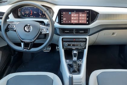 Tecnológico. Además de la pantalla de 10”, este T-Cross estrena la nueva interfaz VW Play