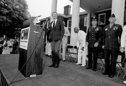 Ted Turner en la inauguración de CNN en Atlanta, 1980 (Getty Images)
