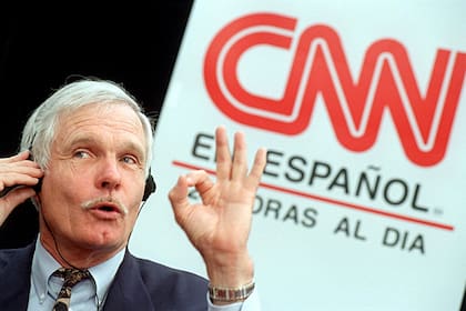 Ted Turner respaldó el lanzamiento de la versión en español de su cadena de noticias