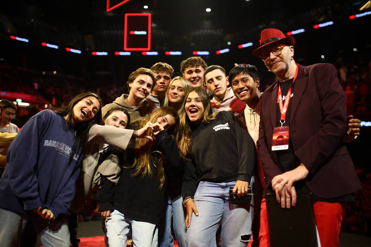 TEDxRíodelaPlata tuvo lugar en el Movistar Arena y contó con más de 10 mil presentes entre los que se podían vislumbrar interesados de todas las edades