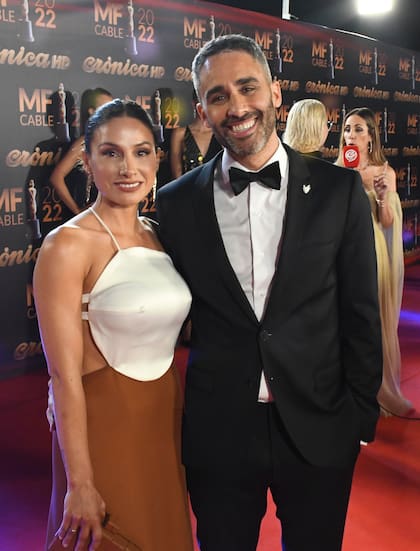 Tefi Russo y un palito para su marido, El Pollo Álvarez