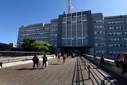 Telam 18/03/2020 Mendoza: En el Hospital Central se encuentran dos hombres internados bajo sospechas de coronavirus. Foto: Alfredo Ponce/aa