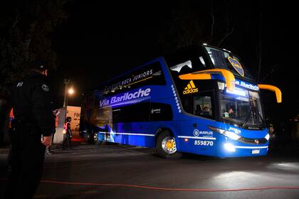 Telam, Buenos Aires, 21 de julio de 2021: La delegación de Boca Juniors llegó alrededor de las 18.30 al aeropuerto de Ezeiza, después de la escandalosa noche que debió atravesar tras ser eliminado de la Copa Libertadores ante Atlético Mineiro, y sus integrantes serán hisopados antes de decidir su destino.
Foto: Maximiliano Luna/cf/Telam
