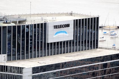 "La Argentina estrangula a uno de sus sectores más competitivos", lanzó Telecom en un comunicado en el que cuestionó el aumento del 5% anunciado por el Gobierno