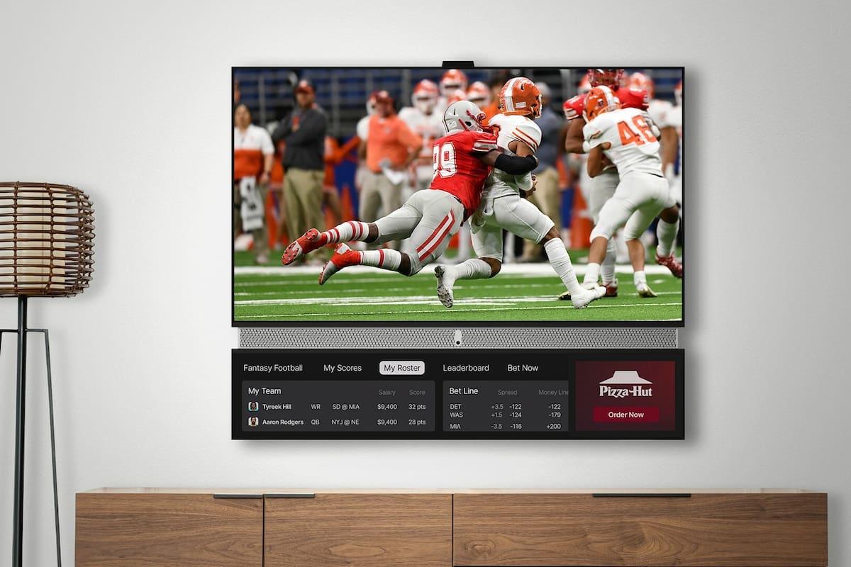 Telly es un televisor de 55 pulgadas que se ofrece gratis; el costo se recupera gracias a los avisos que muestra en una pantalla secundaria que tiene junto a la base de la principal