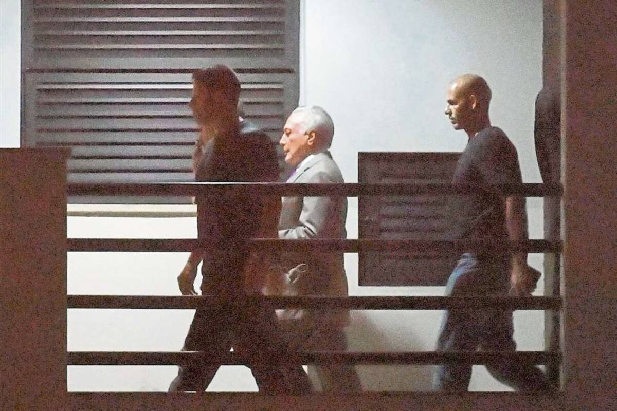 Temer, ayer, a su llegada a Río de Janeiro, tras ser trasladado desde San Pablo, donde fue detenido