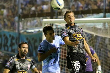 Temperley y Huracán empataron en el Sur