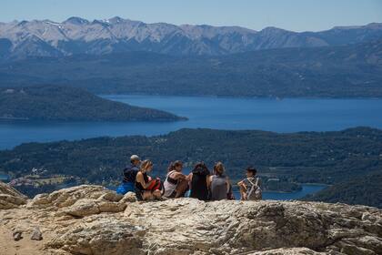Estiman que el 64% de los turistas que llegan a Bariloche son jóvenes