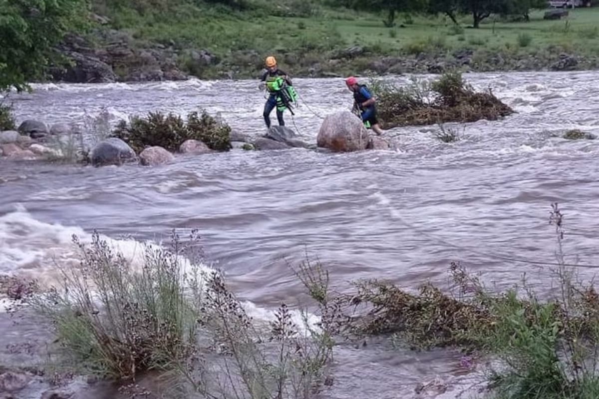 Temporada trágica en Córdoba: se tiró a un río y murió al golpear su cabeza contra una piedra