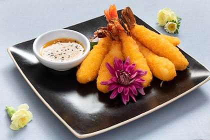 Tempura, una masa líquida que se reboza en panko, como estos langostinos,