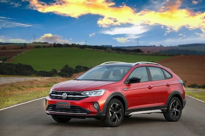 Tendencia. Los SUV con carrocería estilo “coupé” están en boga y el VW Nivus no deja pasar la oportunidad de aplicar esa idea para exhibir líneas muy atractivas