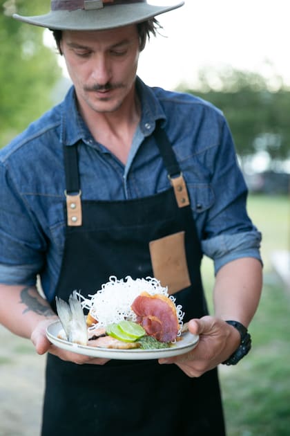"Tenemos todo y cada vez hay más profesionales en búsqueda de ingredientes autóctonos" dice Gastón sobre el futuro de la gastronomía argentina.