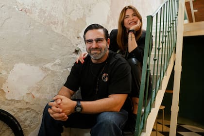 "Tenemos un amor muy lindo, y somos muy compañeros", dice sobre su relación con Santiago Caamaño