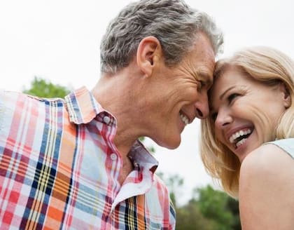 Tener confianza en sí mismo y reconocer el valor que podría aportar a una relación romántica está muy bien