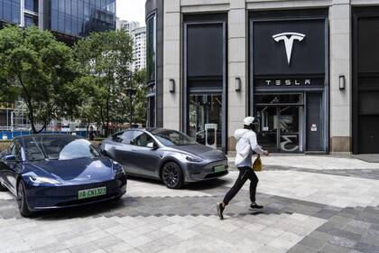 Tener un auto de la marca de Elon Musk, podría costar más de lo que crees. Foto: Tesla
