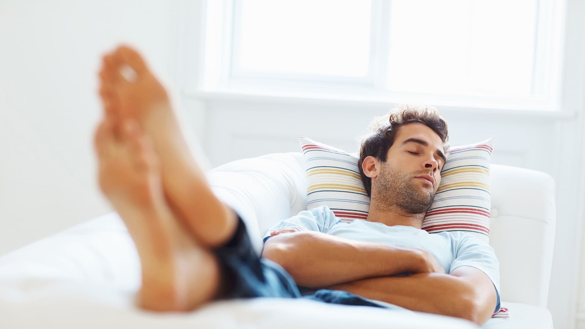 La power nap –en español, siesta corta– es un término que viene de estudios que indican que una siesta breve de no más de 30 minutos genera un efecto restaurador en el cerebro y de mejoría de la alerta