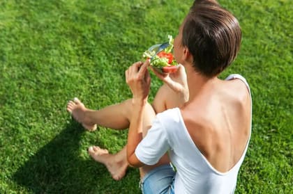 Tener un peso extra en la mediana edad y la vejez se asocia con mejores probabilidades de supervivencia ante una enfermedad grave