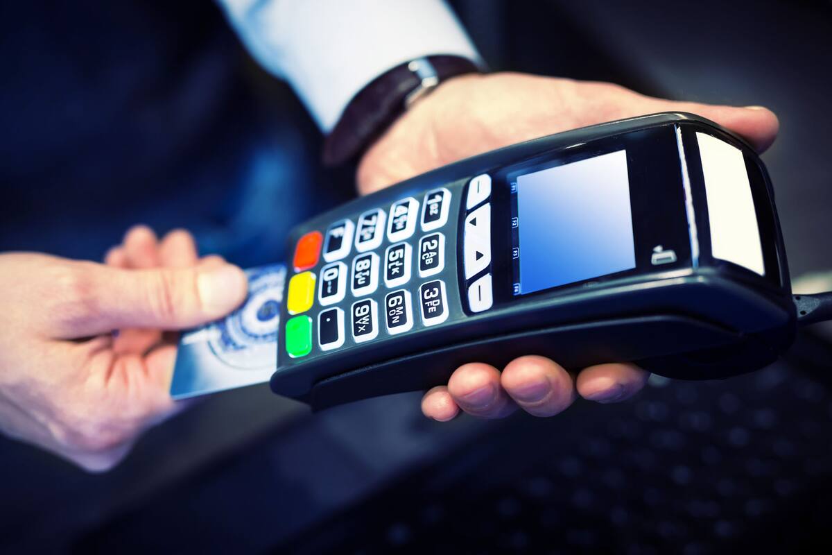 Tener un POS puede salir entre $250 y $400 al mes más las comisiones que cobran las tarjetas por las operaciones