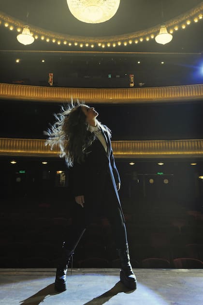 "Tener un teatro es una inversión enorme. Somos los dueños, aunque no nos vas a ver nunca sentados en una oficina. Ese sería un lugar de mucha soledad. Enrique y yo elegimos ser parte de los equipos en los que estamos", dice la directora y empresaria.