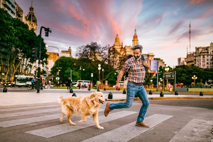 Tener una mascota y sacar a pasear al perro contribuye a mantener la función cognitiva mientras se envejece