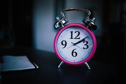 Tener varias alarmas puede causar varios trastornos en el sueño, como la inercia del sueño o la privación de descanso (Foto ilustrativa: PIXABAY)