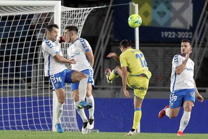 Tenerife le ganó a Las Palmas por 1-0 el partido de ida.