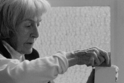 “Tengo un lugar, pero no sobresalgo de ningún modo. Es un sentimiento que siempre he disfrutado enormemente. De cierta manera sutil, me sana”, escribió la artista en su diario