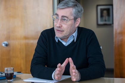 "Tengo un retrato de mi papá dibujado por Hermenegildo Sábat, que me lo regaló cuando mi viejo murió. Cuando me confirmaron el puesto, lo miré y le agradecí porque sentí que me había ayudado", contó Ezequiel Martinez.
