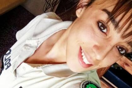 Tenía 26 años; su expareja la amenazó con la publicación de un video íntimo, hostigándola durante semanas; en su trabajo, tras la difusión de video, se le abrió un sumario administrativo de Asuntos Internos de la Policía
