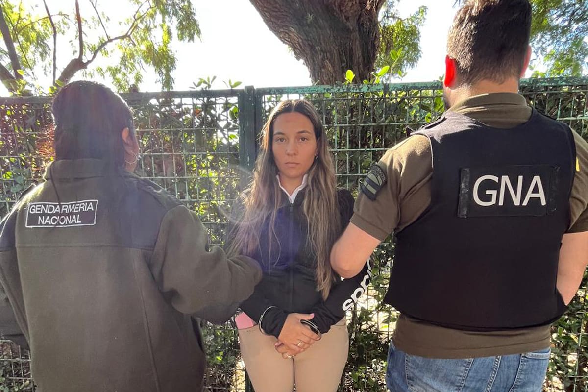 Tenía que estar presa en su departamento de Córdoba, pero cayó en una competencia de caballos en Belgrano