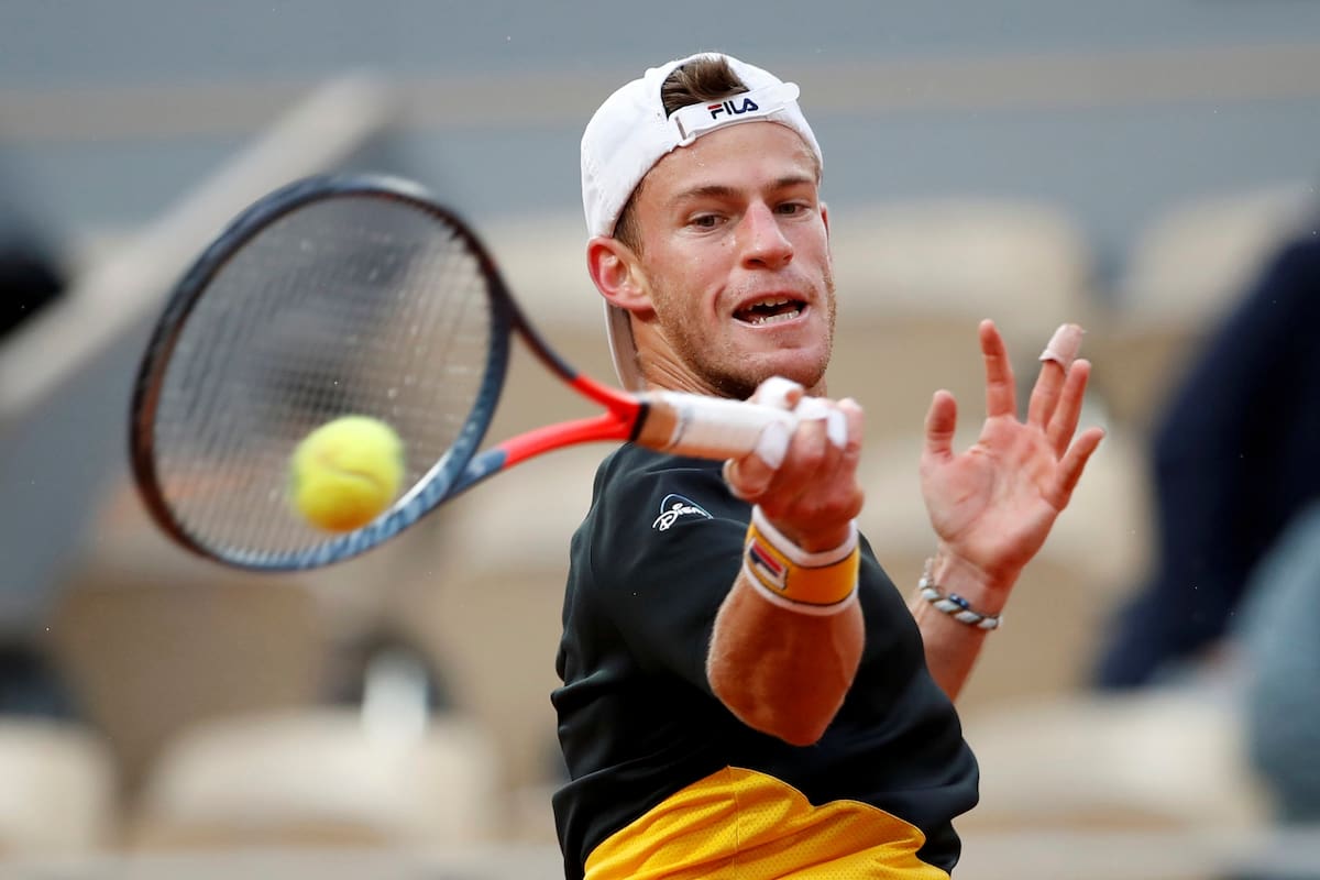 Tenis - Abierto de Francia - Roland Garros, París, Francia - 6 de octubre de 2020 Diego Schwartzman de Argentina en acción durante su partido de cuartos de final contra Dominic Thiem de Austria