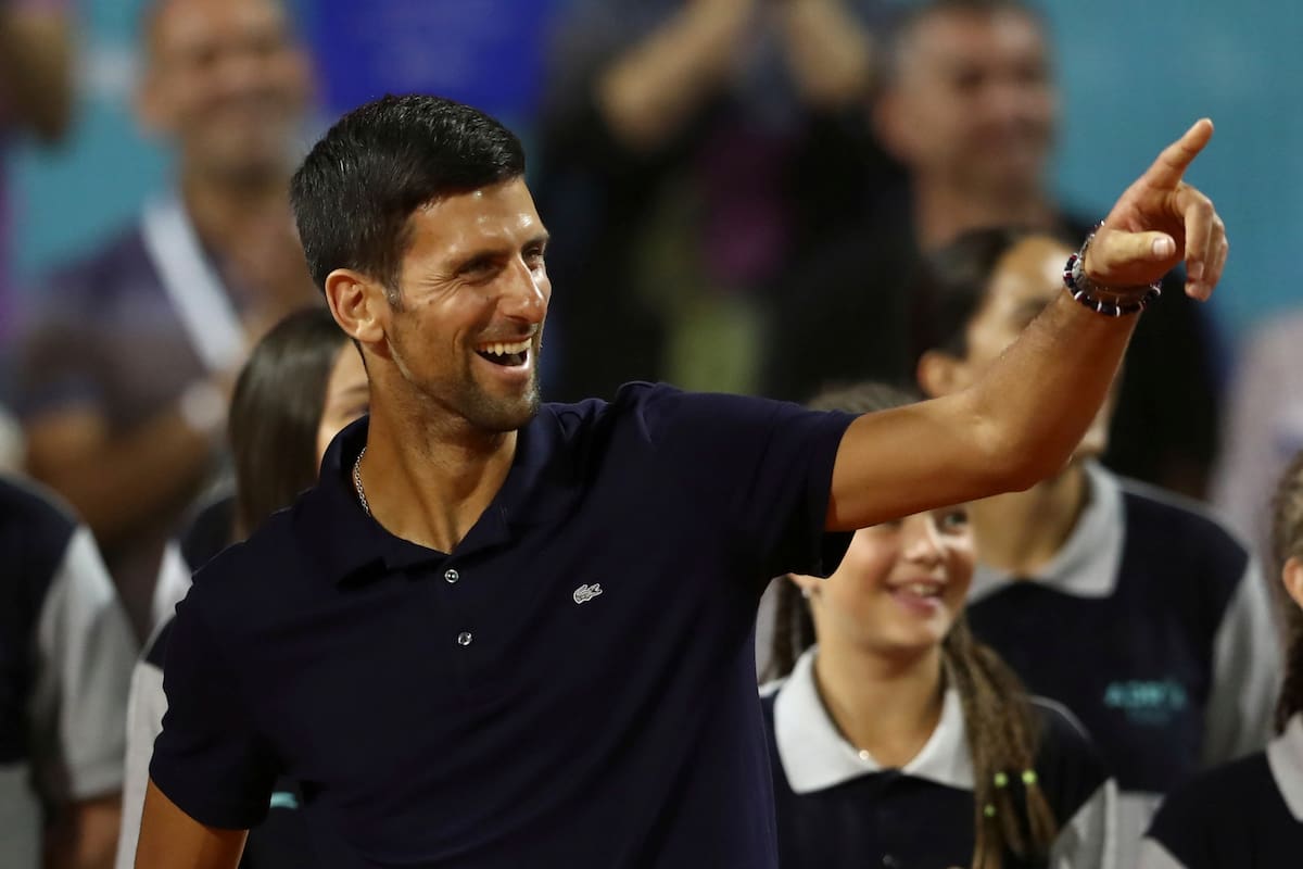 Tenis - Adria Tour - Belgrado, Serbia - 14 de junio de 2020 Novak Djokovic de Serbia y Alexander Zverev de Alemania son vistos después del partido final entre Dominic Thiem de Austria y Filip Krajinovic de Serbia