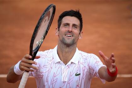Tenis - ATP Masters 1000 - Abierto de Italia - Foro Itálico, Roma, Italia - 20 de septiembre de 2020 Novak Djokovic de Serbia celebra el triunfo durante su partido de semifinales frente a Casper Ruud.