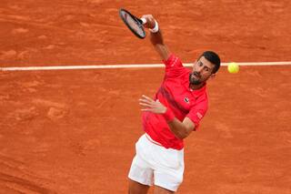 Djokovic vence a Moutet a pesar de descanso médico por una ampolla en el pie