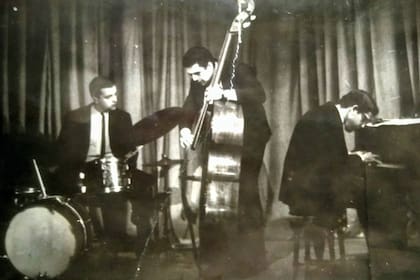 Tenório Jr. durante un concierto en Buenos Aires, en 1964, acompañado por el bajista Zezinho Alves y el baterista Pocho Lapouble