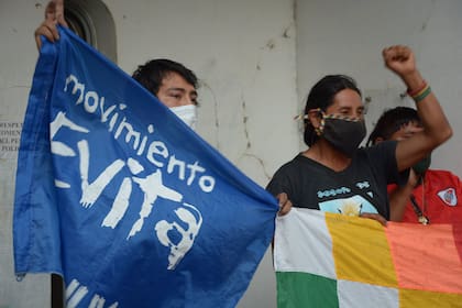La protesta se trasladó a la comisaría donde permanecieron durante varias horas los detenidos