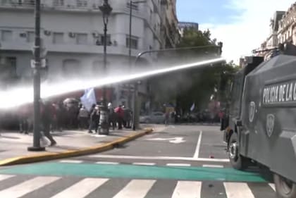 Tensión en la marcha de las distintas organizaciones sociales en el exministerio de Desarrollo Social